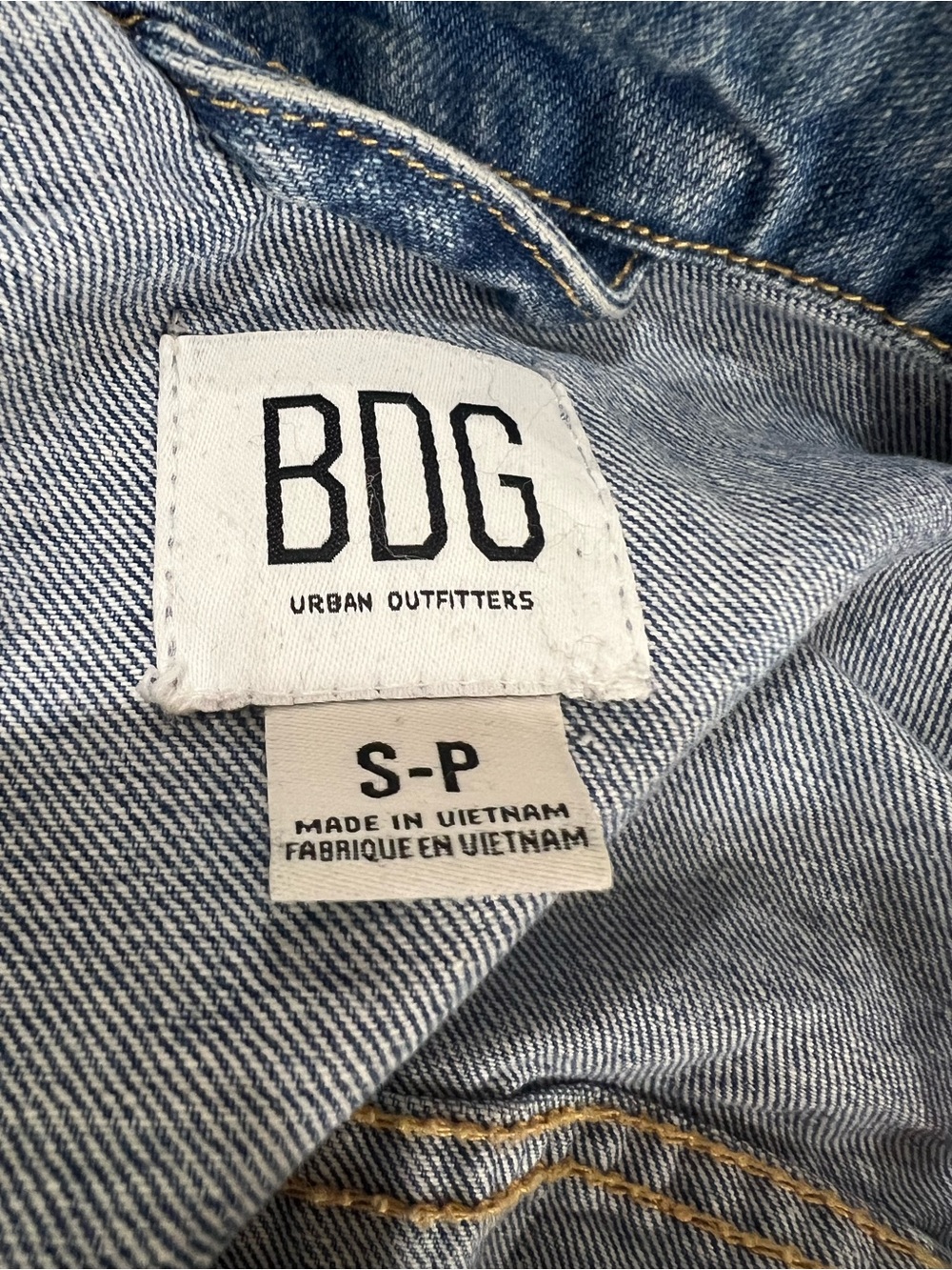 BDG Urban Outfitters Womens Small Cropped Denim Jacket Raw Hem Light Wash - Picture 3 of 16